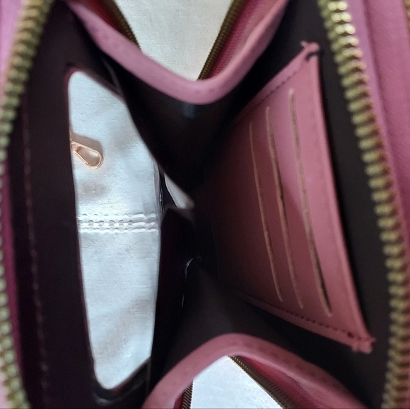 Roulens over shoulder or clutch wallet with cell phone holder. - Picture 5 of 7